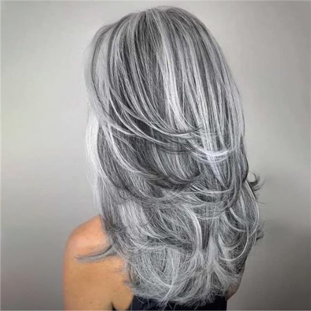 Grey Long Layered Wigs for Women Silver Wavy Wigs Natural Synthetic Hair Wig